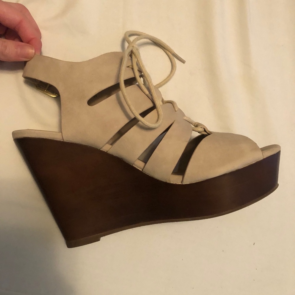Cream heel